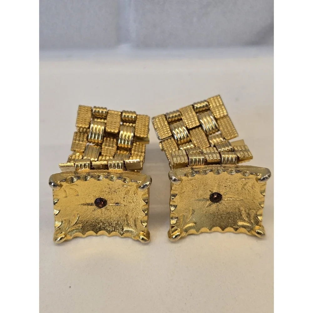 Vintage Gold Tone Cufflinks With Red‎ Stone